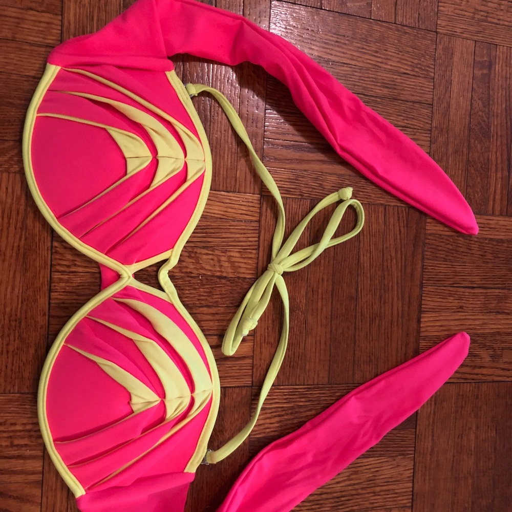 Beach Bunny Bikini Top Medium
